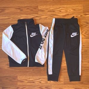 Nike Matching Sets - Nike Black & White Matching Sweatsuit Nike Matching Sets - Nike Black & White Matching Sweatsuit